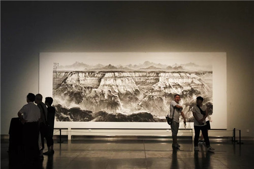 “吞吐大荒——许钦松山水画展”在江苏省美术馆开幕